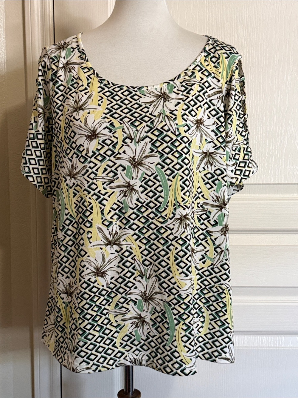 Perseption Floral Geometric Scoop Neck Top - White/Yellow/Green Sz 1X